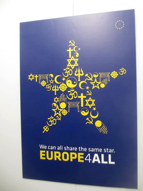 ‘O, nu kan Europa opeens wel immigranten uitzetten…als die zich anti-zionistisch uiten, Nooit om lijflijke misdrijven tegen Europeanen.’ zegt Kies Dries (video)